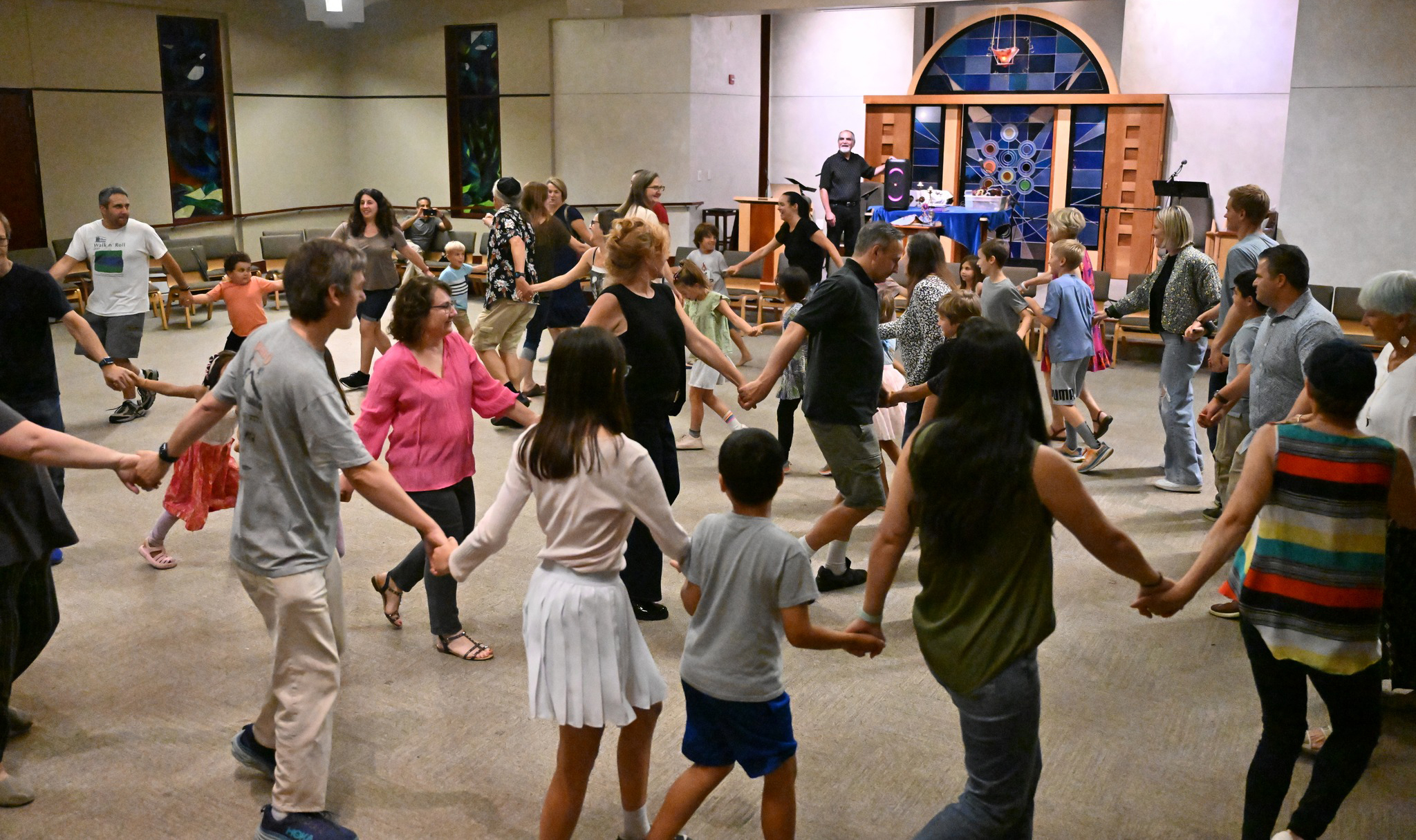 Simchat Torah 2023 dancing2